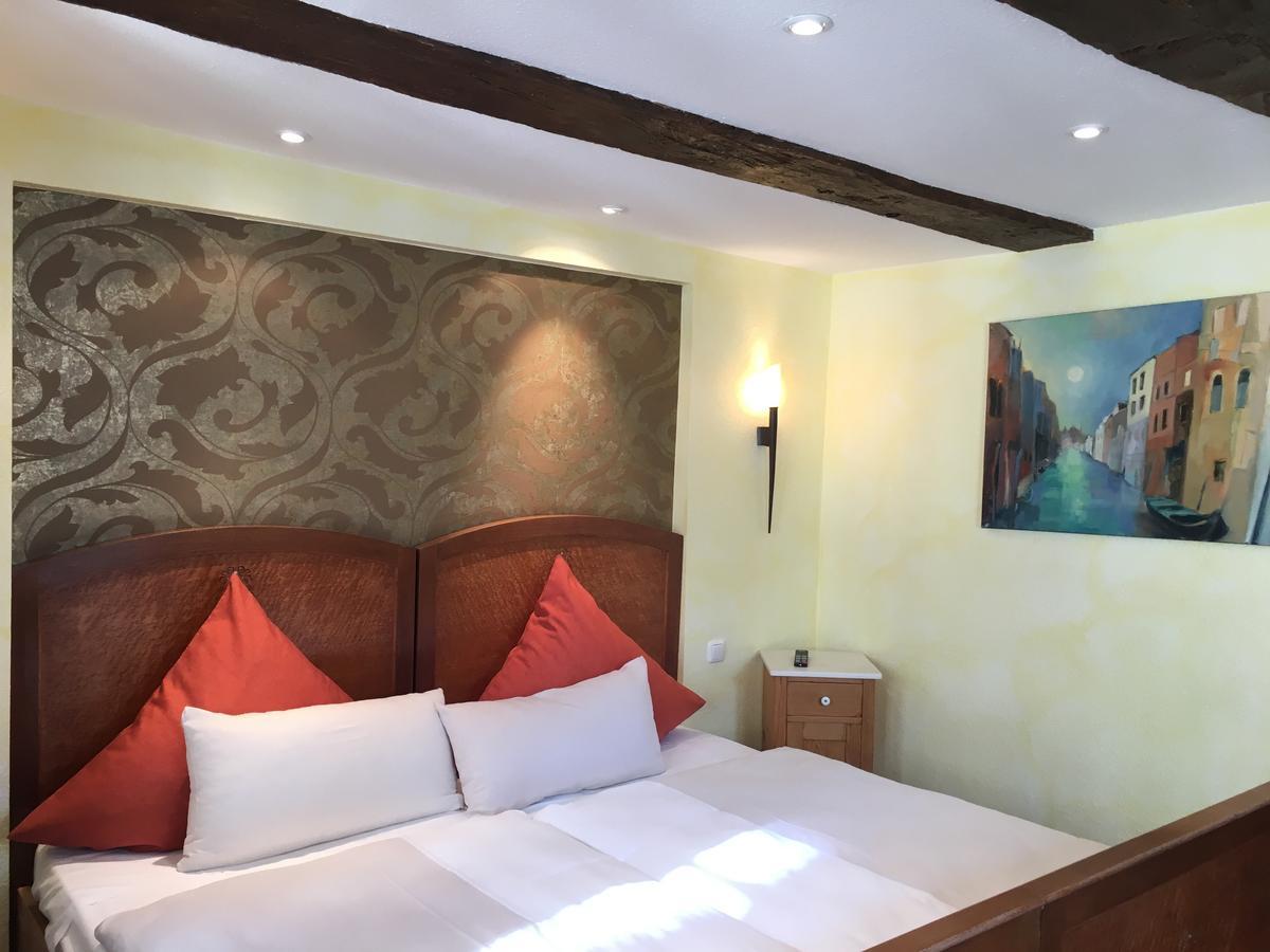 Fachwerk-Hotel Eisenbart Munden  ภายนอก รูปภาพ